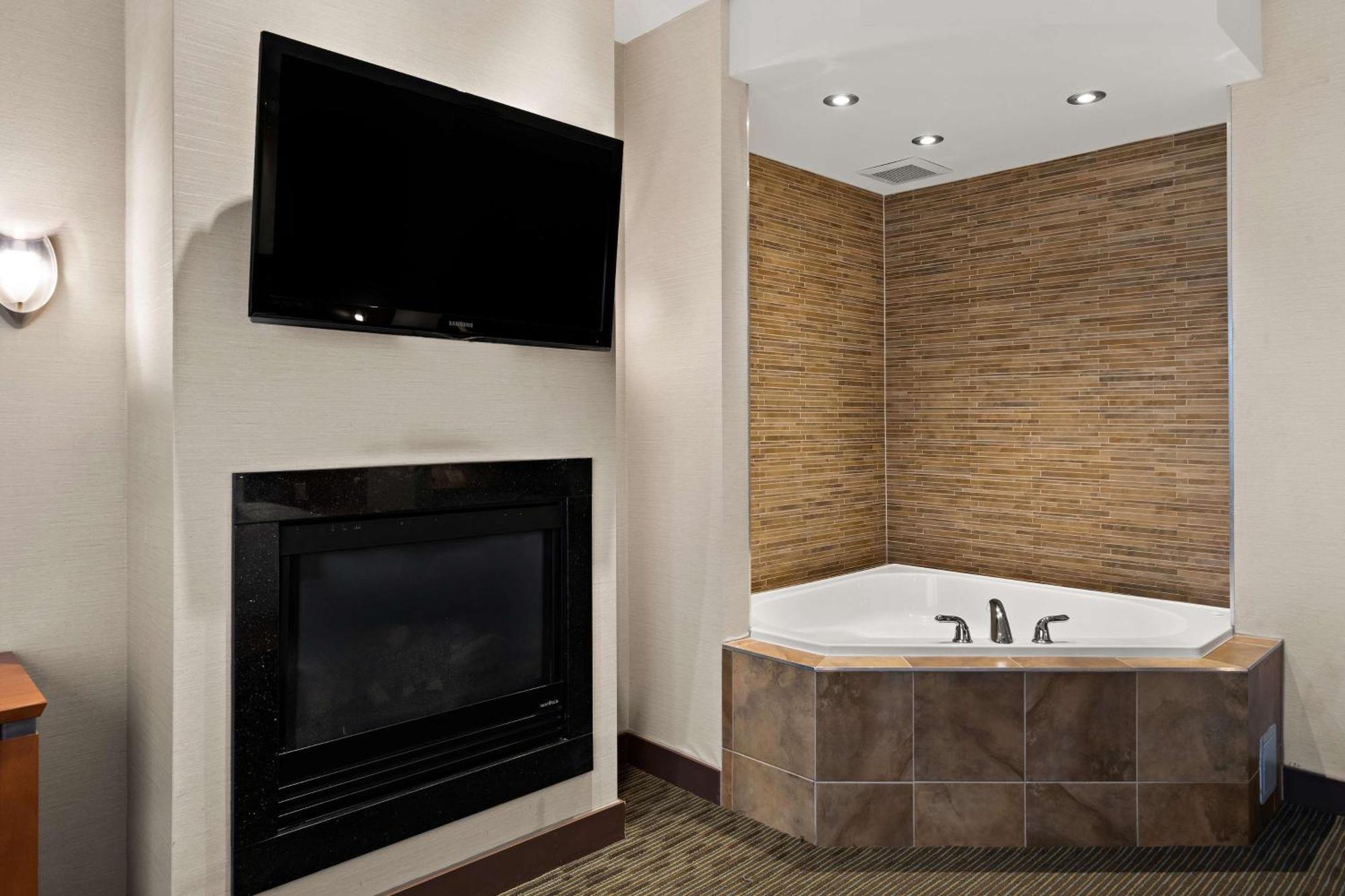 Best Western Plus Orangeville Inn & Suites Esterno foto