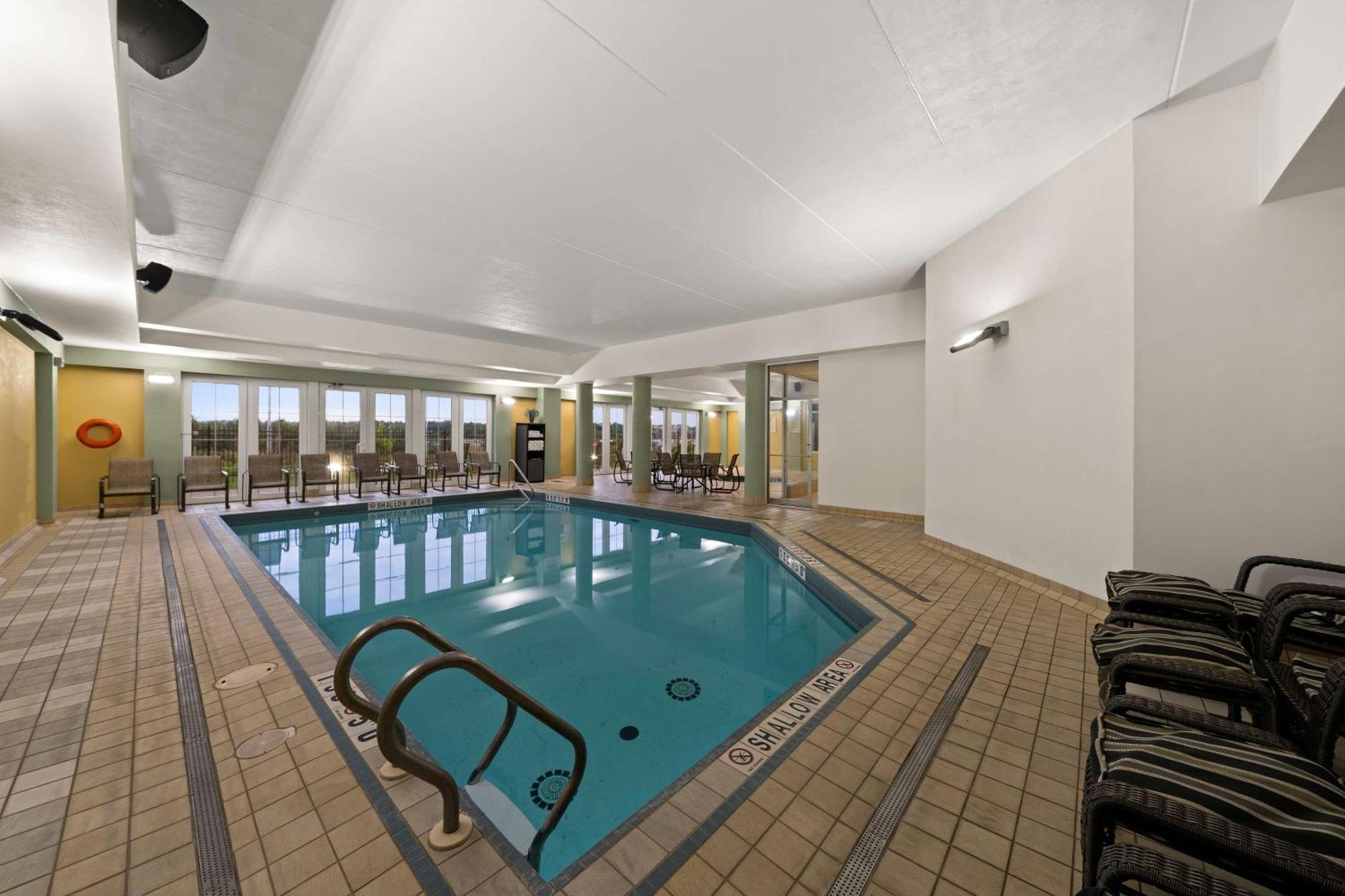 Best Western Plus Orangeville Inn & Suites Esterno foto