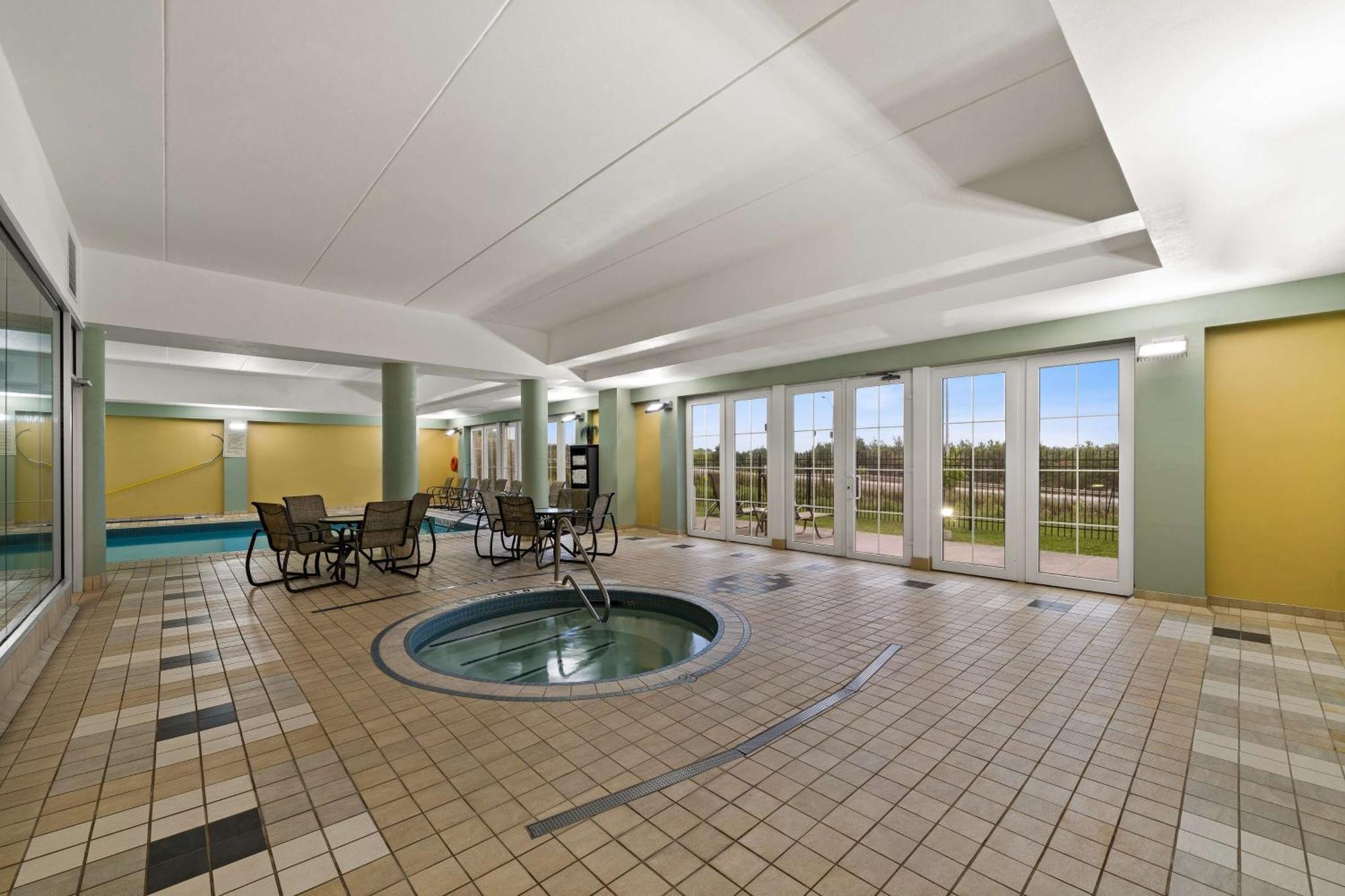 Best Western Plus Orangeville Inn & Suites Esterno foto